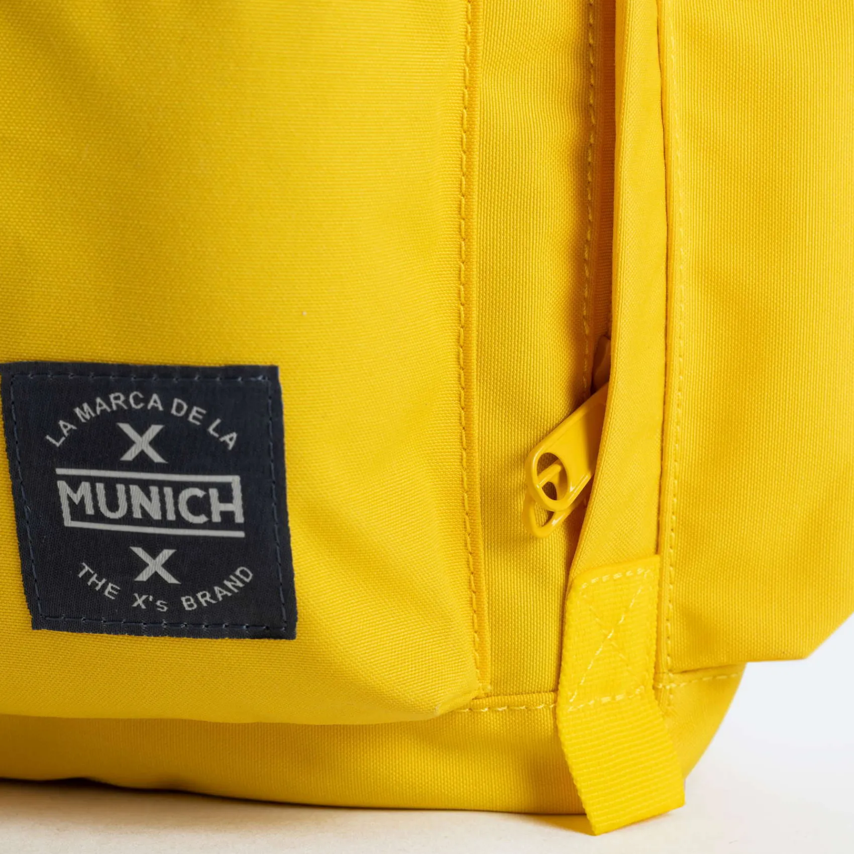 MUNICH Mochilas Escolares<BACKPACK COUR BACKPACK COUR LARGE MOUTARD